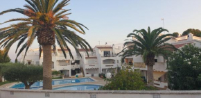Bel appartement face piscine en RDJ